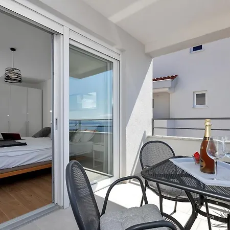 L & B Makarska