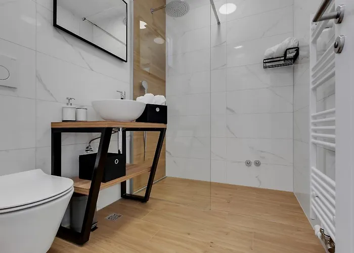 L & B * מאקרסקה